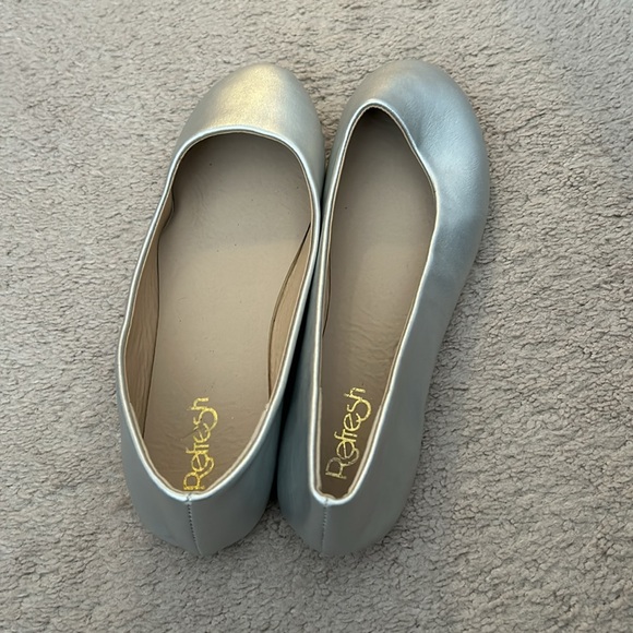 Refresh Demi-11 Silver Flats - Picture 3 of 6